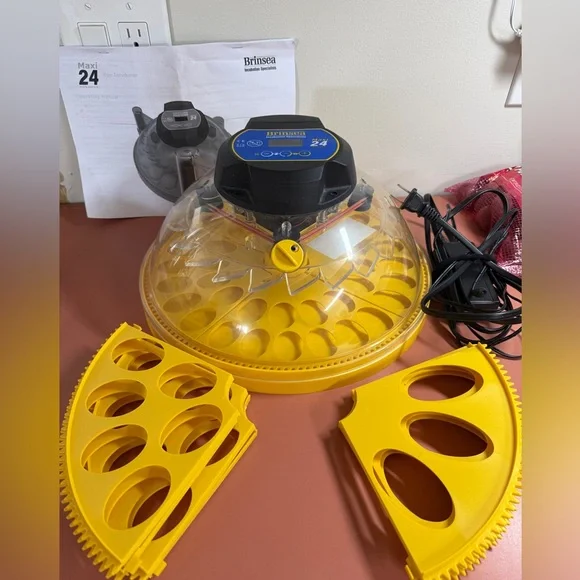 Brinsea Maxi 24 Advance Egg Incubator - Picture 1 of 2